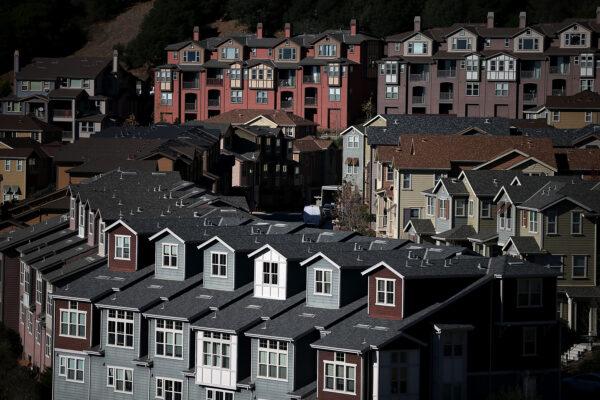 Rows of new homes line a street in a housing development in Oakland, Calif. on Dec. 4, 2013. (Justin Sullivan/Getty Images)