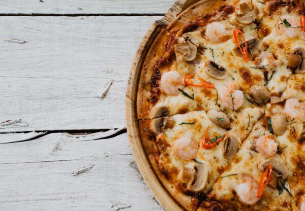 Pizza with shrimps (Photo by ROMAN ODINTSOV/Pexels)