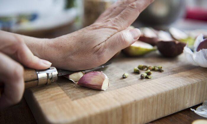 Garlic Peeling Hacks Used by Restaurant Chefs