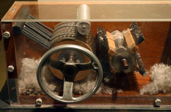 A model of a 19th-century cotton gin on display at<br/>the Eli Whitney Museum in Hamden, Connecticut. (Tom Murphy VII)