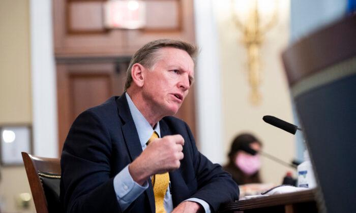 Gosar Vows Probe of Border ‘Invasion’ as He Takes Seat on Key Oversight Committee