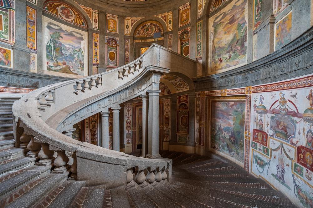 The magnificent stone staircase, lined with frescoes in Italic and Flemish styles, offer alluring views into imaginative landscapes. The stairs take guests up to the second-floor courtyard arcade that connects to the Room of Hercules, the chapel, and the Farnese family’s apartments.(Fabio Lotti/Shutterstock)