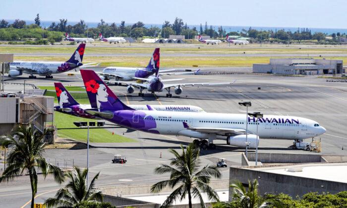 Musk’s Starlink Inks Deal With Hawaiian Airlines for In-Flight Internet