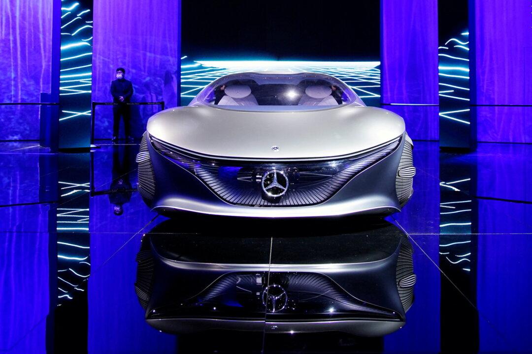 Strong Demand Lets Mercedes-Benz Hike Prices to Offset Costs