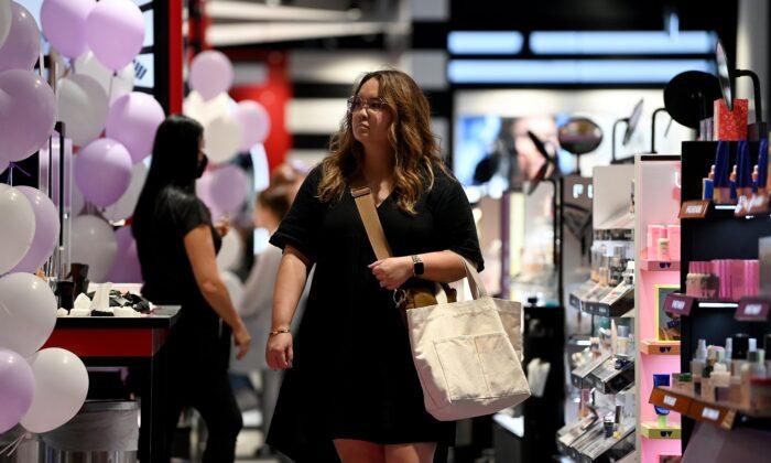 Aussies Spending Spree Drives Rise in Consumer Confidence