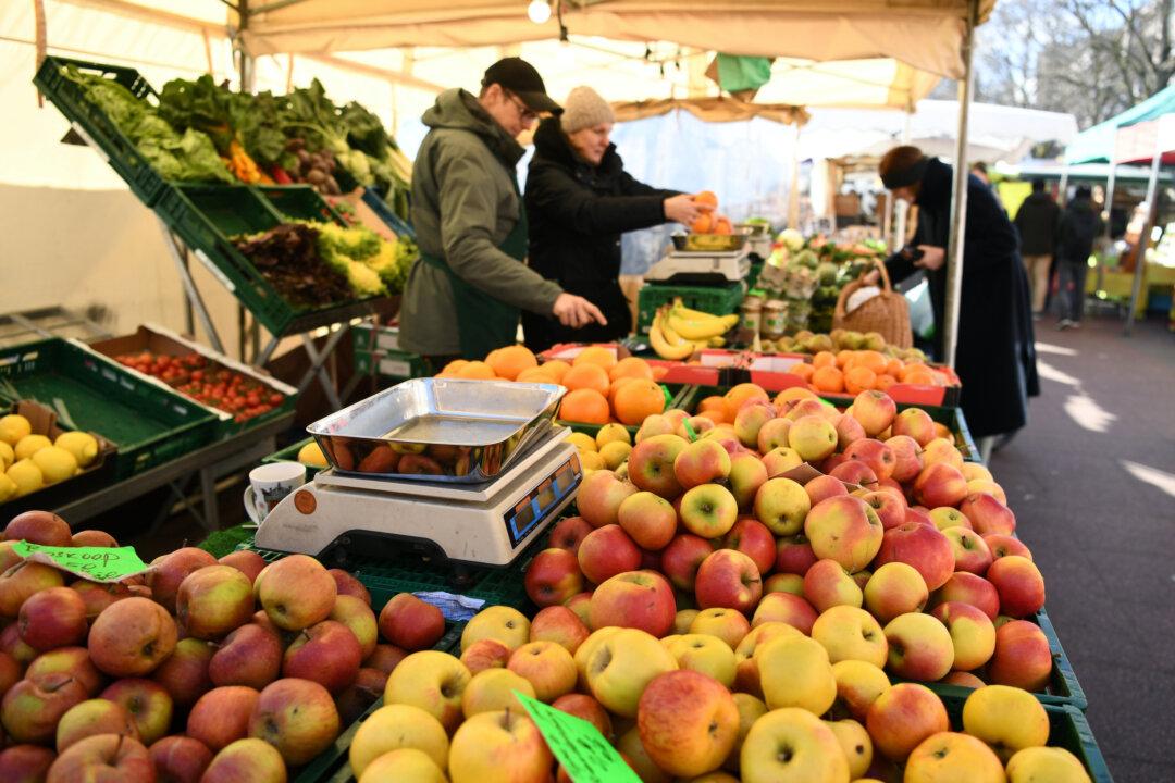 German Inflation Hits Record High at 7.4 Percent, Driven by Price Increases in Food and Energy