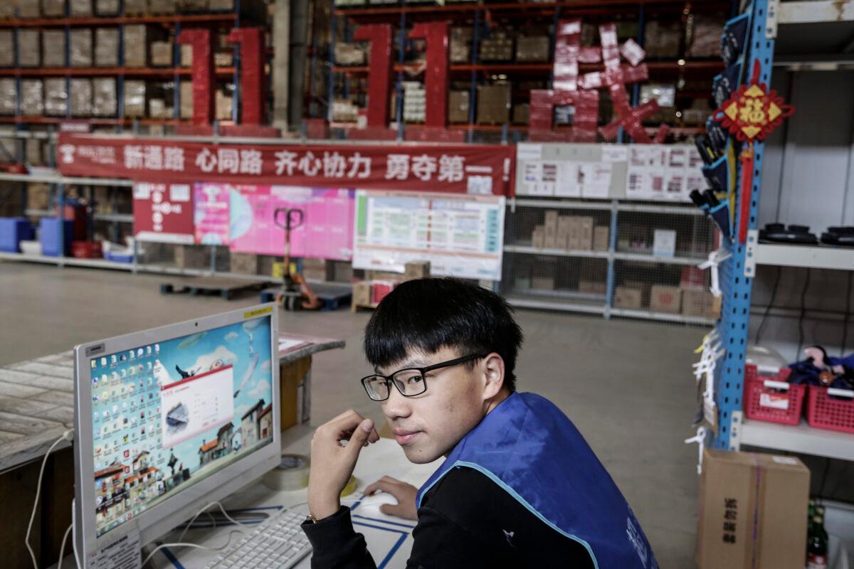 China’s Internet Giants Conduct Large Layoffs, See Exodus of Top Executives