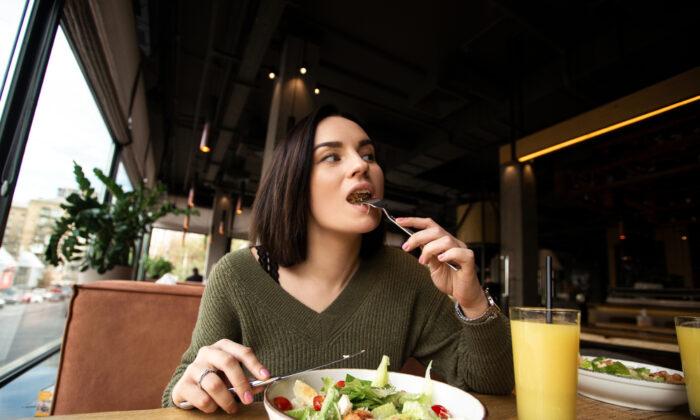 Here’s How the Body Reacts to One-Off Overeating–New Research