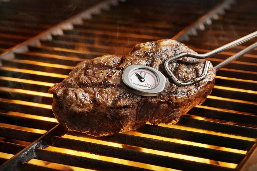 Get Perfectly Grilled Steak With the Right Temperature
