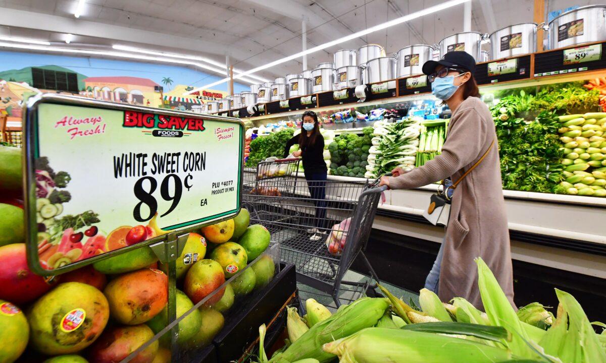 Grocery shopping in Rosemead, California on April 21, 2022. US inflation reached a four-decade high of 8.5 percent in March and prices are expected to continue to rise for staples such as bread, meat, and milk as farmers face shortages of fuel, fertilizer, and materials. (Frederic J. Brown//AFP via Getty Images)
