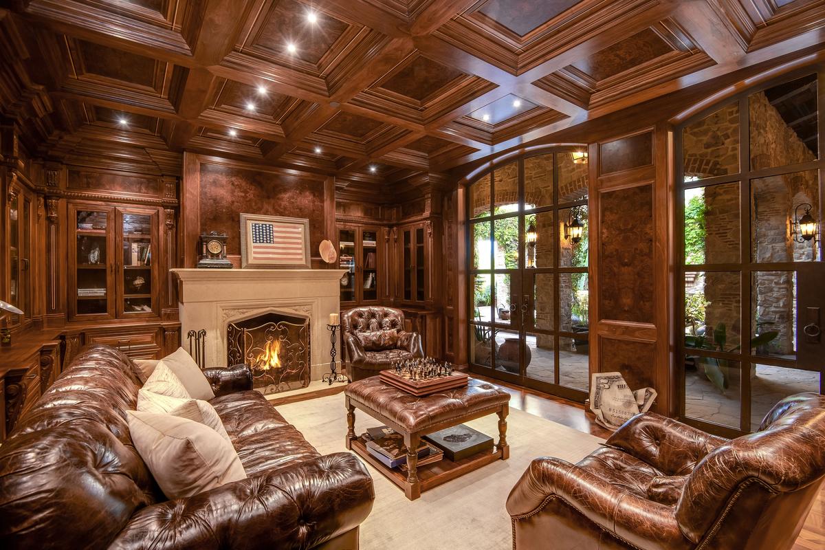 This home has so many unique and exquisite features, that it’s difficult to list them all. And some of those go far beyond merely outstanding, as seen in the level of craftsmanship and interior design that went into creating this library space. (Jade Mills)