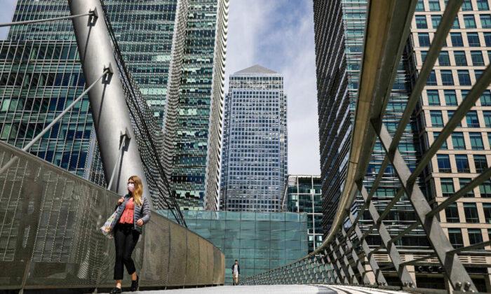 Record Number of UK Firms Warn Rising Costs Could Hurt Profits: Report