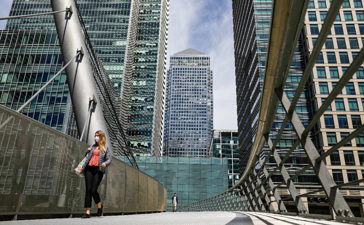 Record Number of UK Firms Warn Rising Costs Could Hurt Profits: Report