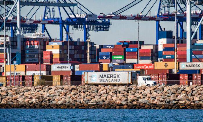 Port of LA Expects Slower Holiday Season but Supply Chain Crisis Not Over: Expert