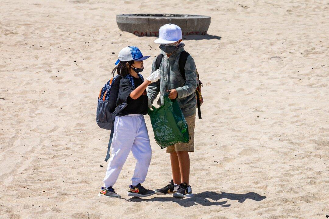 Students ‘Share Joy’ on Kids Ocean Day in Huntington Beach
