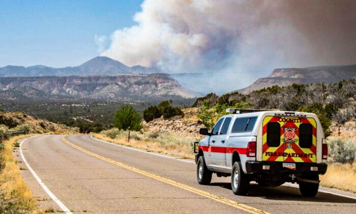Firefighters Battling New Mexico Blaze Brace for Wind
