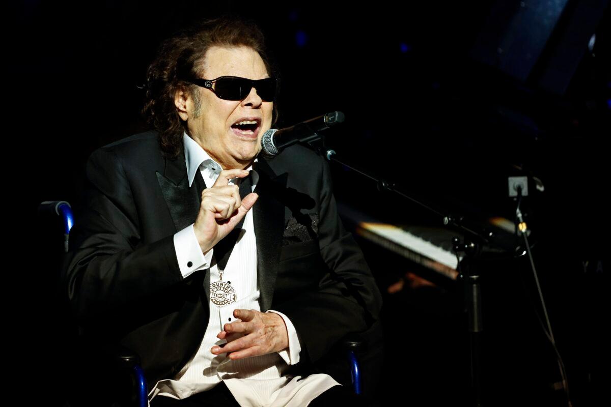 Ronnie Milsap speaks during the Country Music Hall of Fame Medallion Ceremony in Nashville, Tenn., on May 1, 2022. (Wade Payne/Invision/AP)