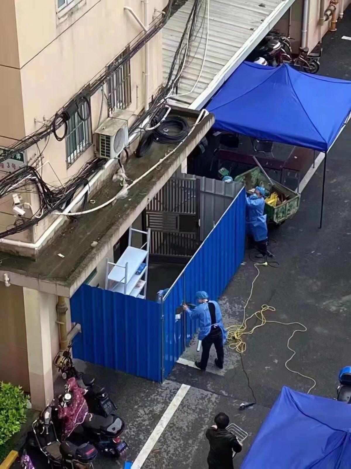 A residential building's entrance was sealed by 2-meter-high metal paneling on April 25, 2022, in Yangjing Street, Pudong, Shanghai. (Courtesy of Ms.Xu)