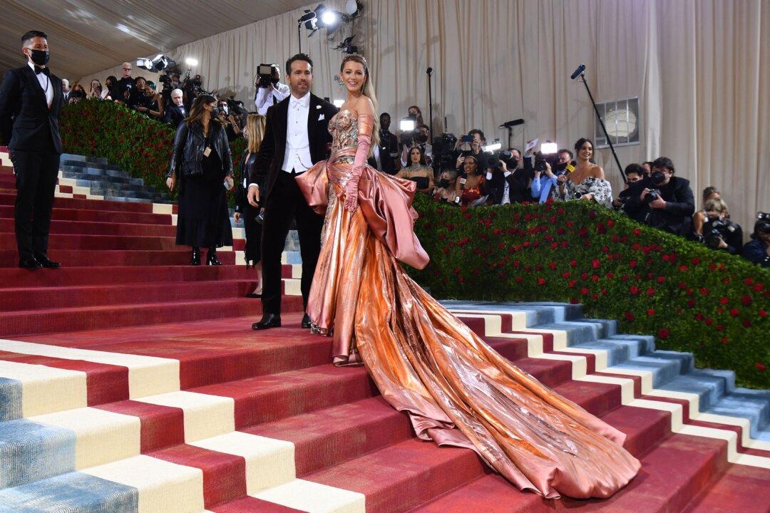 LIVE NOW: Met Gala 2026: Celebrity Departures From the Mark and Carlyle Hotels, Plus Red Carpet Fashion Cam