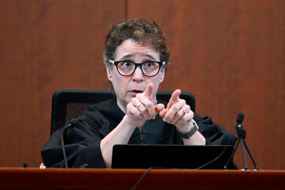  Judge Penney Azcarate speaks during a hearing at the Fairfax County Circuit Court in Fairfax, Va., on May 3, 2022. (Jim Watson/Pool photo via AP)