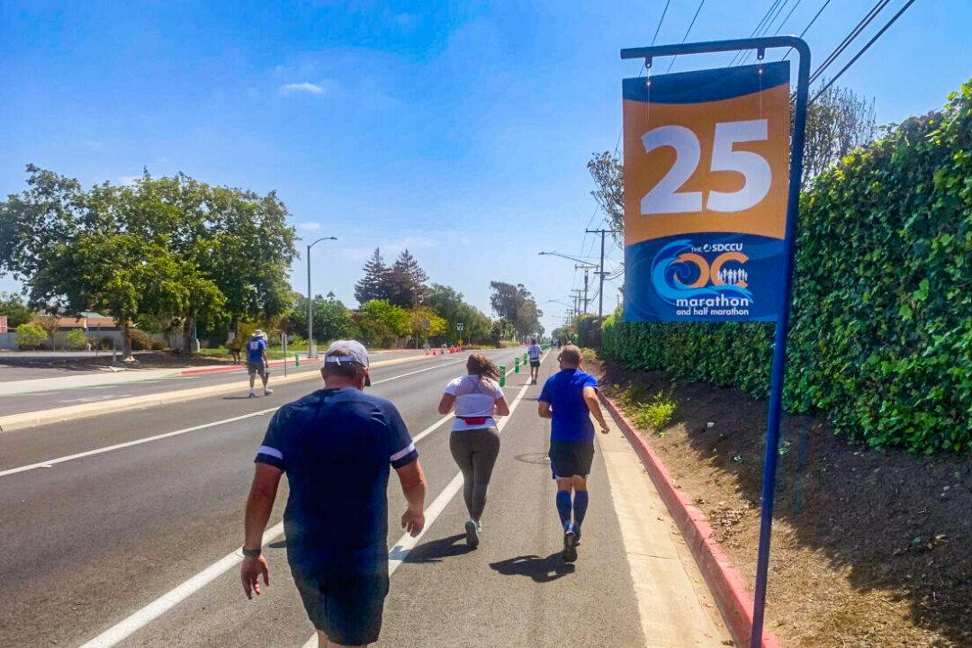 San Diego’s Steven Martinez Sets Course Record at OC Marathon