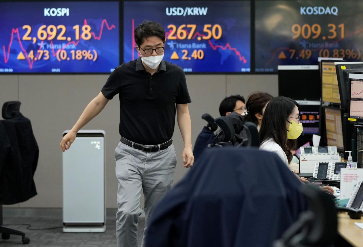 Asian Shares Mixed as Australia Hikes Interest Rate