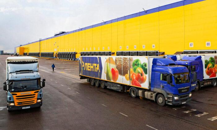 Russian Retailers in Talks to Import Goods via Kazakhstan: Report