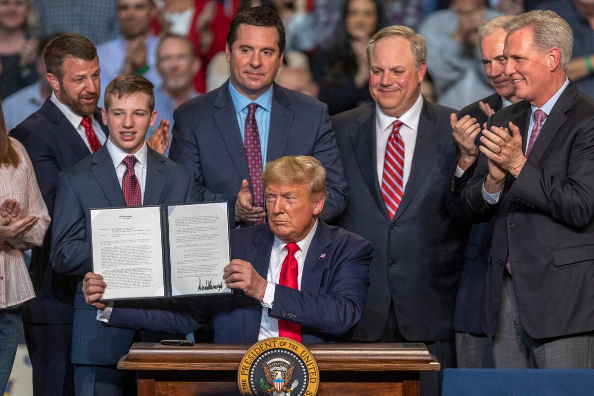  Then U.S. President Donald Trump signs legislation at a rally with local farmers in Bakersfield, Calif., on Feb. 19, 2020. The presidential signing ushers in his administration's new rules altering how federal authorities decide who gets water and how much in California, sending more water to farmers despite endangered species in the San Joaquin Delta. (David McNew/Getty Images)