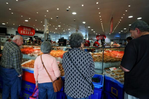 Shoppers queue to purchase prawns in Sydney, Australia, on April 14, 2022. (Lisa Maree Williams/Getty Images)
