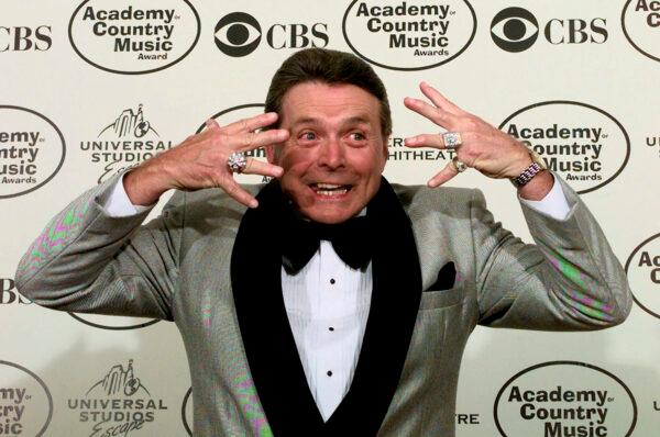 Presenter Mickey Gilley shows off his diamond rings to the media during the 34th Annual Academy of Country Music Awards in Universal City, Calif., on May 5, 1999. (Kevork Djansezian/AP)
