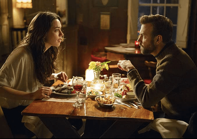 Hannah (Rebecca Hall) and Andrew (Jason Sudeikis), in "Tumbledown." (Universal Pictures)