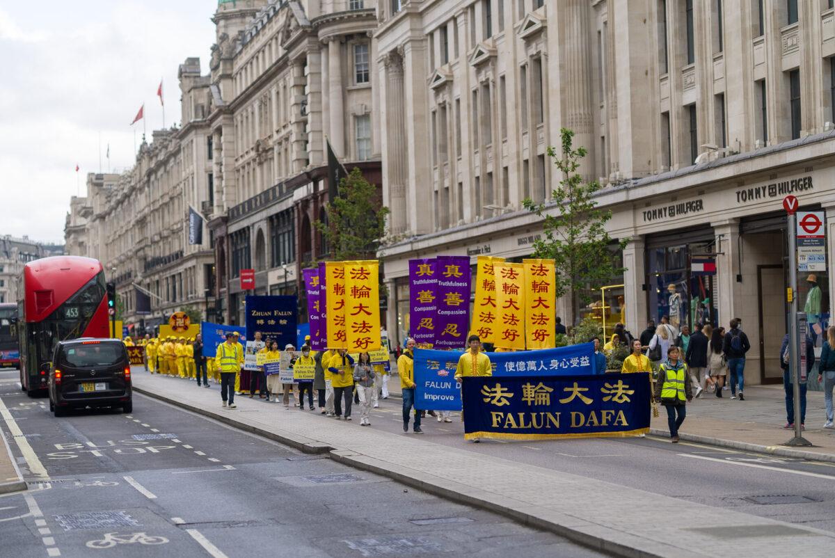 Falun Dafa Day celebrations in London on May 7, 2022. (Yan Ning)