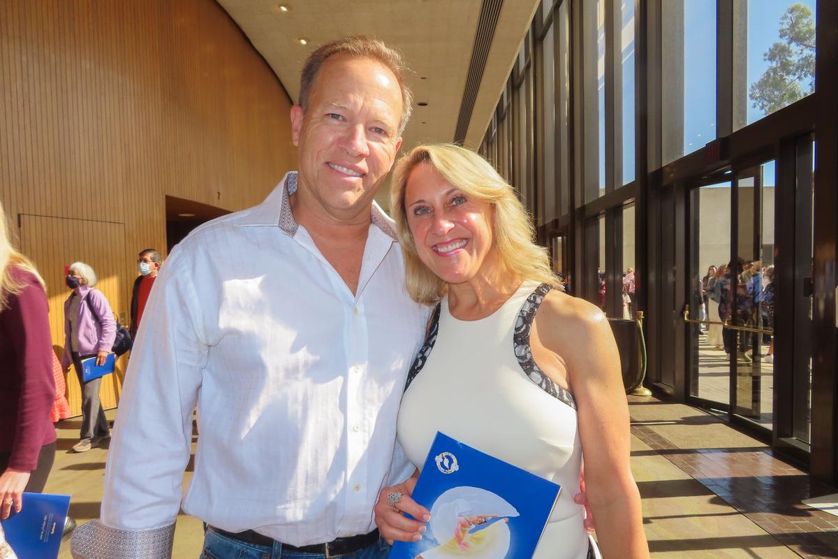 Former Ballet Dancer Amazed by Grace, Athleticism of Shen Yun’s Dancers