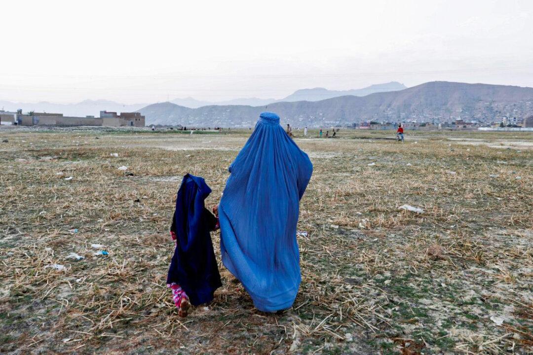 Taliban Orders Afghan Women to Cover Faces Again