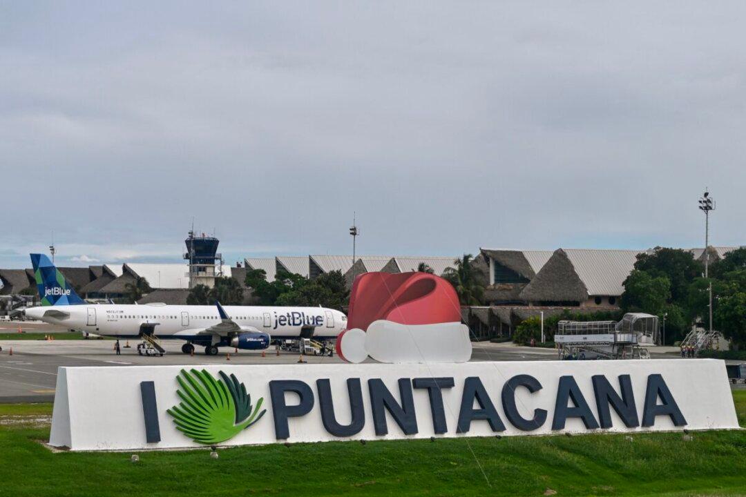 Canadian Airline Urges Ottawa to Repatriate Crew Detained in Dominican Republic After Reporting 200 Kg of Cocaine Found on Plane