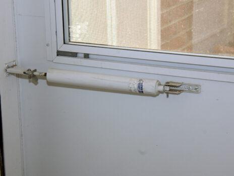 You can place the closer anywhere on the storm door. ( Photo courtesy of touchandholddoorcloser.com/TNS)