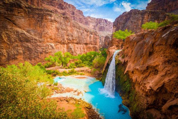 The Havasu Falls in Grand Canyon National Park in Arizona. (iacomino FRiMAGES/Shutterstock)