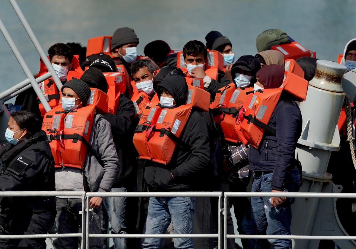 254 Illegal Immigrants Arrive in Dover After 11-Day Pause in English Channel Crossings