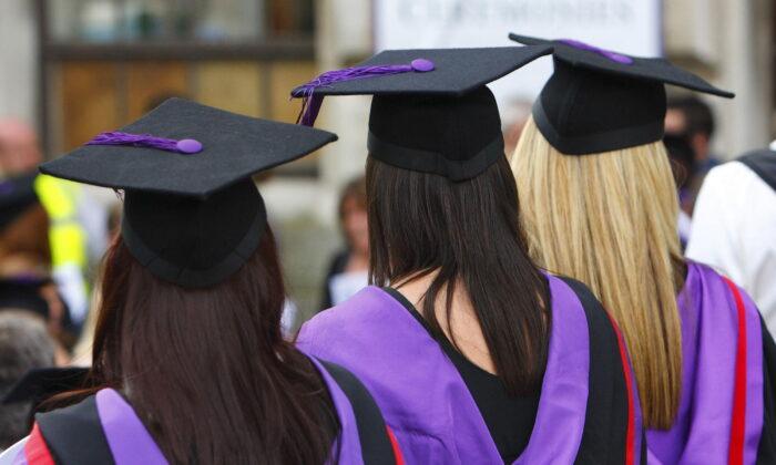 Chinese Applicants to UK Universities up 60 Percent in 3 Years, Raising Fears of Over-Reliance