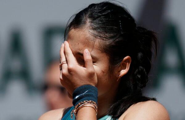 Britain's Emma Raducanu hides her face as she plays Aliaksandra Sasnovich of Belarus during their second round match of the French Open tennis tournament at the Roland Garros stadium in Paris on May 25, 2022. (Thibault Camus/AP Photo)