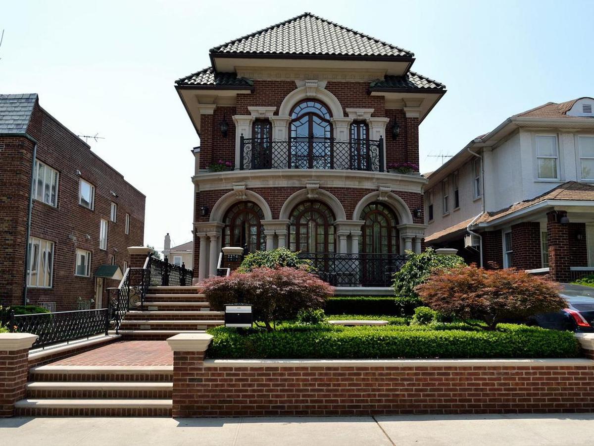 Housing Beat: Mortgage Rates Keep Climbing as Inventory Levels Slowly Expand