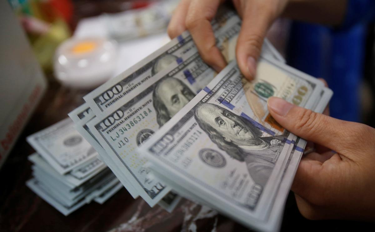 Dollar Edges up Against Euro, Hits Two-Week High Versus Yen
