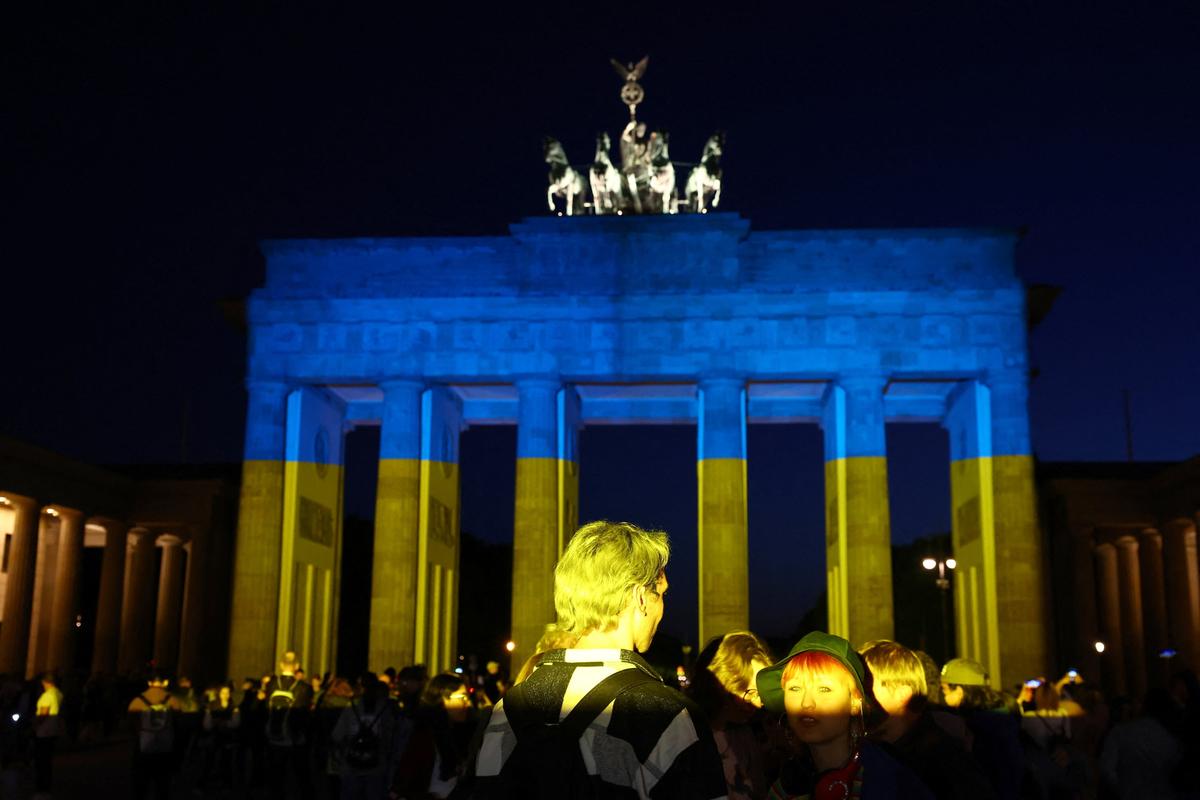 British Guard at Berlin Embassy Pleads Guilty to Spying for Russia