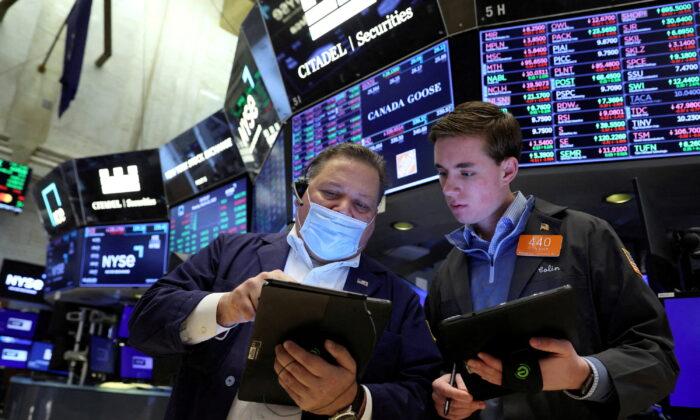 Stocks Sink as Wall Street Eyes Downside of Jobs Data