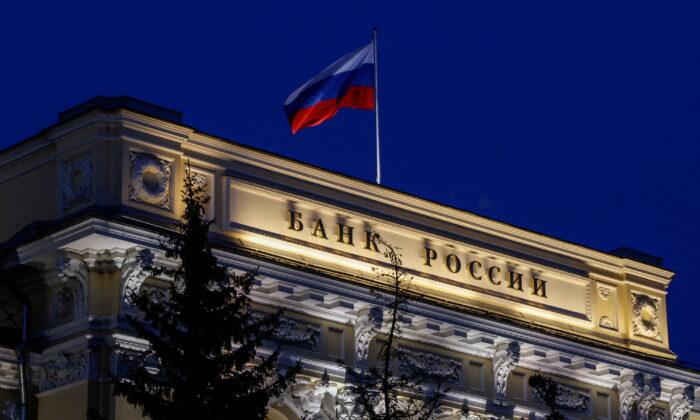 Russian Banks Lost $25 Billion in First Half, Central Bank Tells RBC
