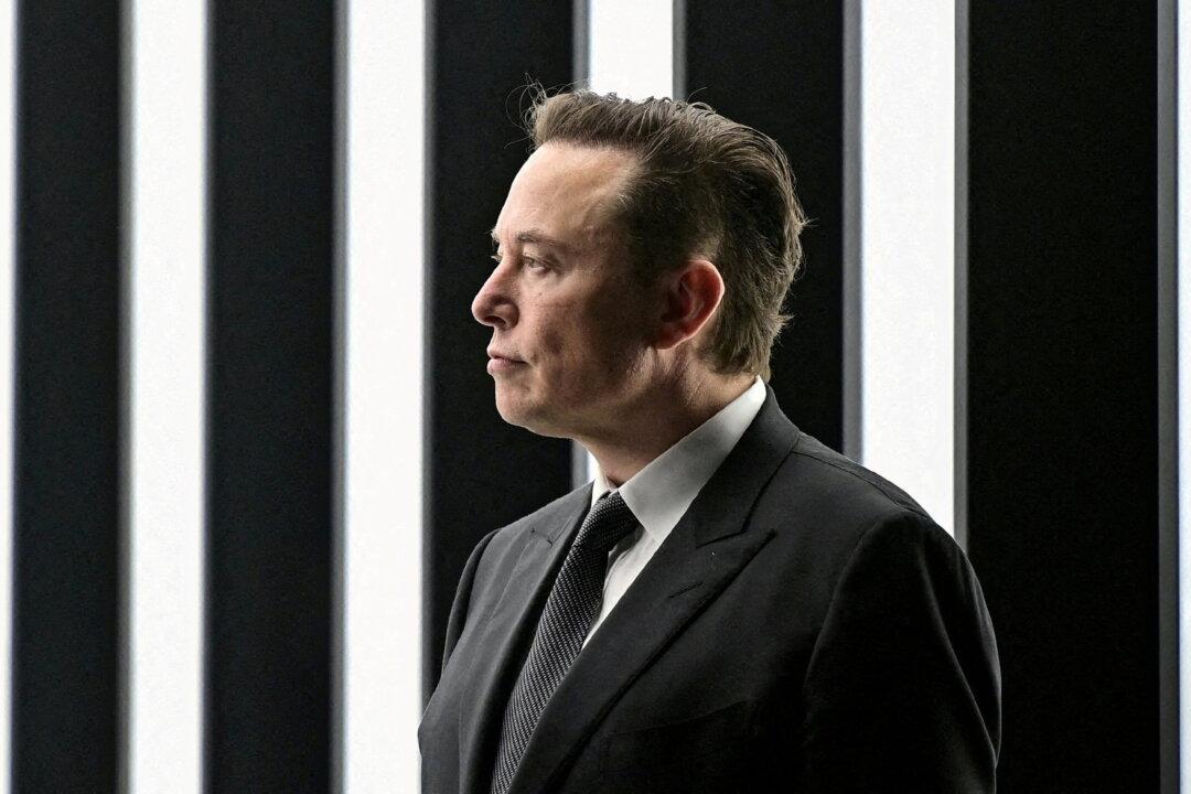 US Judge Says Musk Recklessly Tweeted That ‘Funding Secured’ for Taking Tesla Private