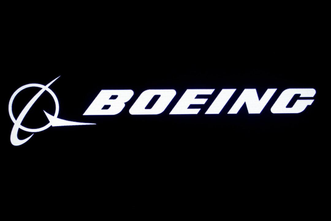 Emirates Says Its Boeing 787 Deliveries Delayed by at Least a Year