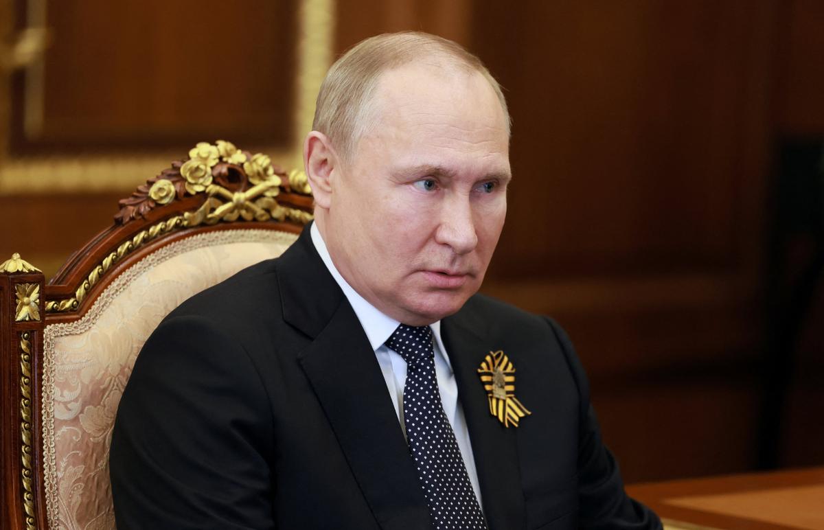 Finland’s President Tells Putin They Will Apply to Join NATO; Putin Calls It a Mistake