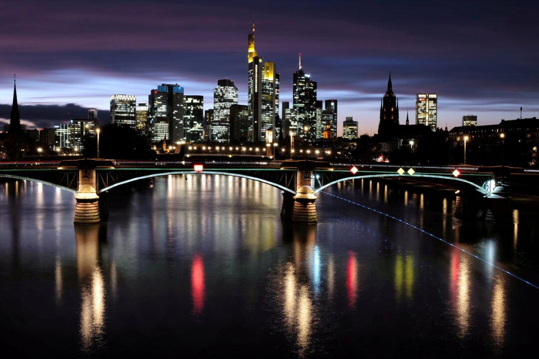 German Economy Remains on Growth Path for Now: PMI