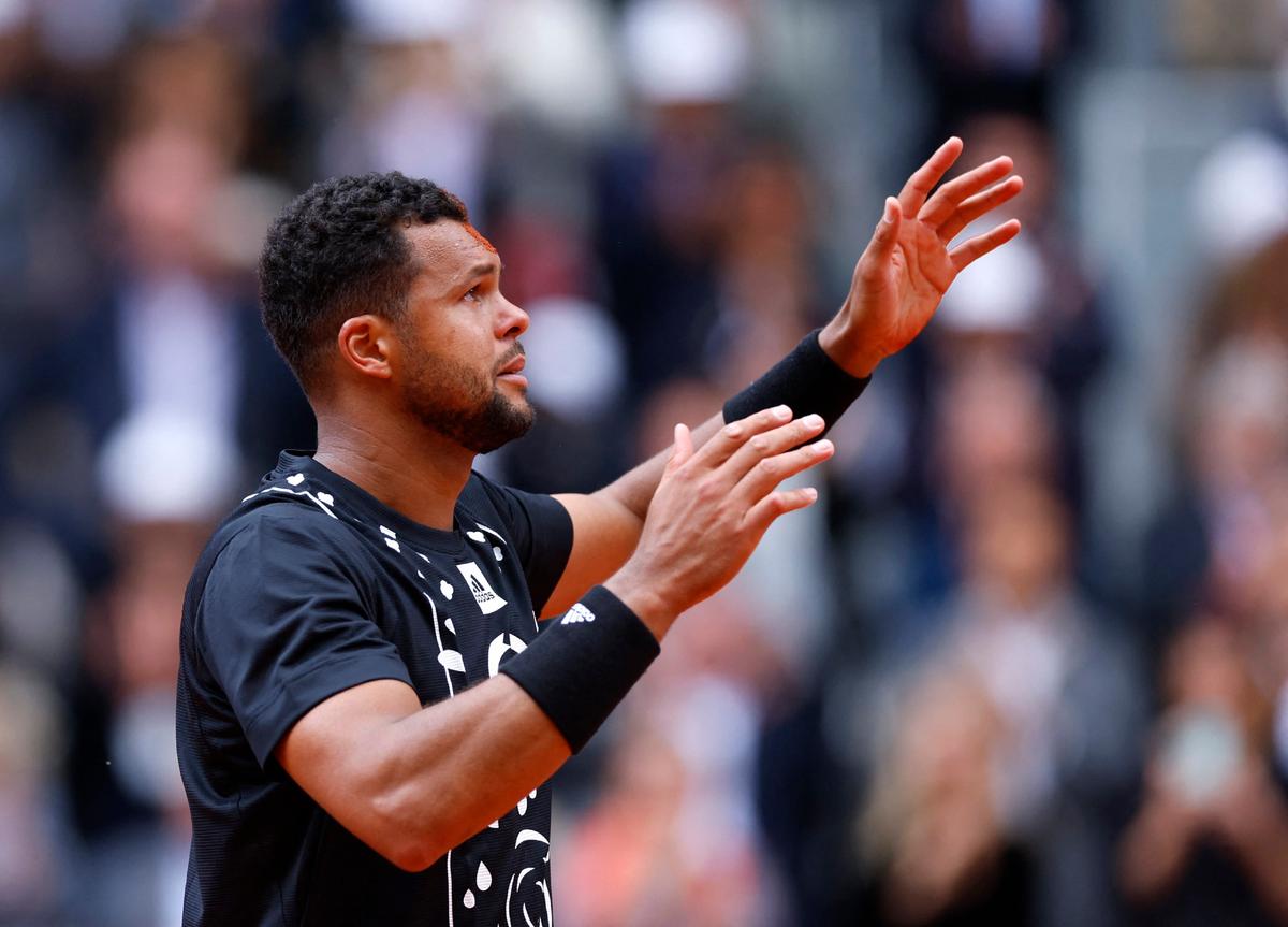 Tears Flow as Tsonga Retires After French Open Defeat